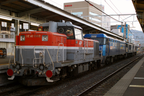【JR貨】単8560レ 4連で運転を松本駅で撮影した写真