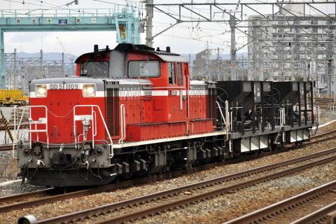 【JR西】ホキ800形2両 吹田総合車両所本所入場を岸辺駅で撮影した写真