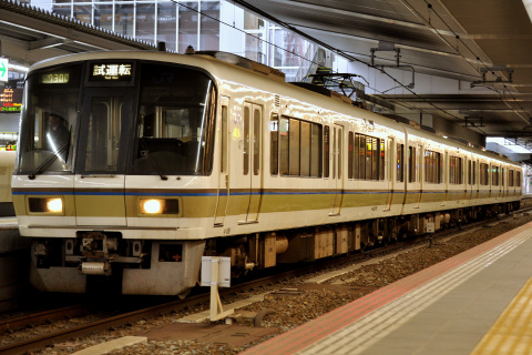 【JR西】221系キトK18編成 試運転を大阪駅で撮影した写真
