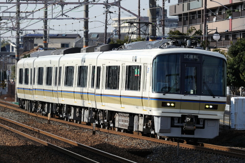 【JR西】221系キトK12編成 本線試運転を摂津富田駅で撮影した写真
