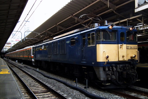 【JR東】211系チタN25編成 長野配給を新宿駅で撮影した写真