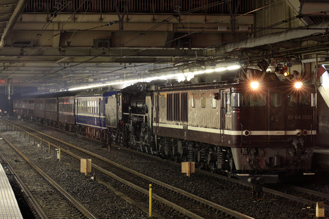【JR東】C61-20＋旧型客車7両 返却回送を大宮駅で撮影した写真