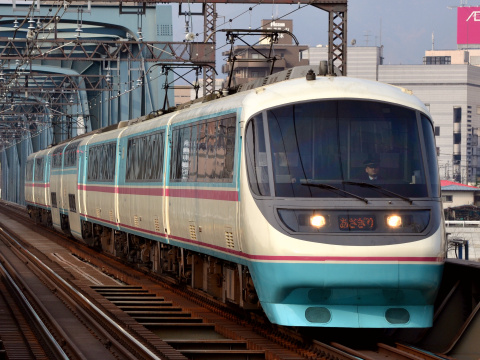 【小田急】特急「あさぎり」のJR車運用を20000形20002Fが代走を厚木駅で撮影した写真