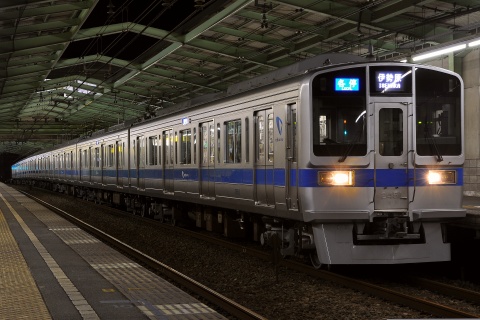 【小田急】2000形2051F インペリアルブルー帯に変更を百合ヶ丘駅で撮影した写真