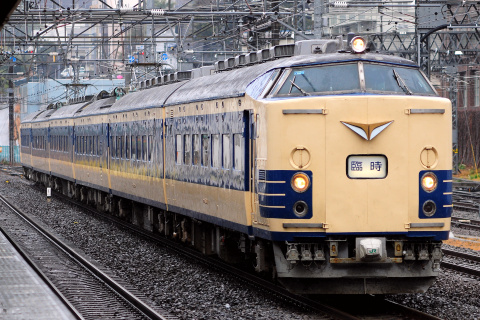 【JR東】583系アキN1＋N2編成使用 団体臨時列車を小田原駅で撮影した写真