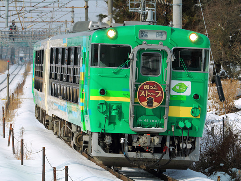 【JR東】 「風っこストーブ湯けむり号」運転を国府多賀城駅で撮影した写真