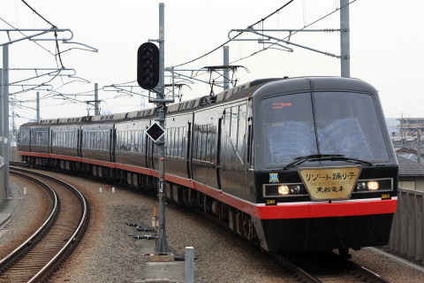 【JR東】「リゾート踊り子91・92号」運転を矢野口駅で撮影した写真
