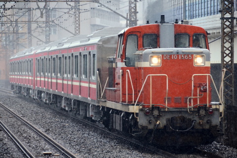 【京急】新1000形1313編成甲種輸送を新杉田駅で撮影した写真