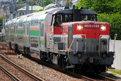 【JR東】E233系グリーン車4両 甲種輸送をさくら夙川駅で撮影した写真
