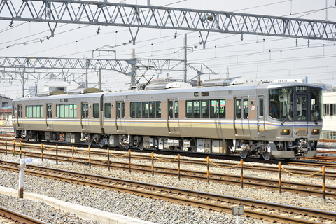 【JR西】223系フチF13編成2両 本線試運転を千里丘駅で撮影した写真