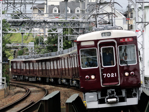 【阪急】7000系7021F 出場試運転を大山崎駅で撮影した写真