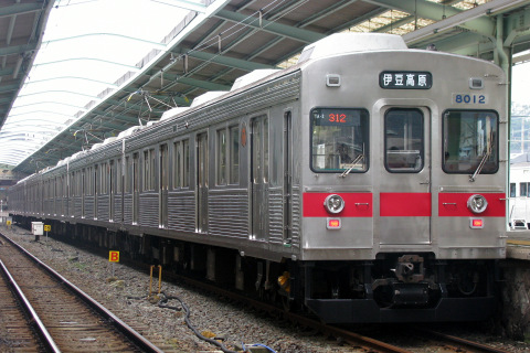 【伊豆急】団体臨時列車「なつかしの8000系」運転の拡大写真