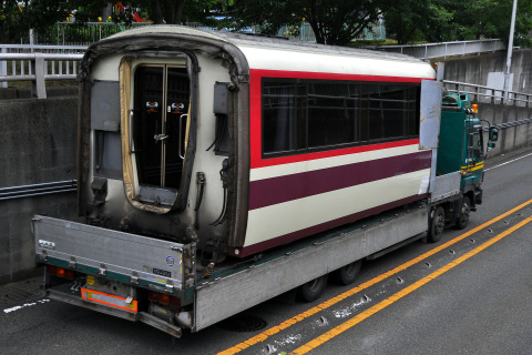 【小田急】10000形10001F（HiSE）中間車2両搬出の拡大写真