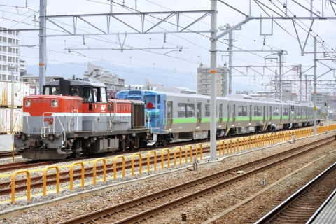 【JR北】733系サウB111＋B112編成 甲種輸送を鷹取駅で撮影した写真
