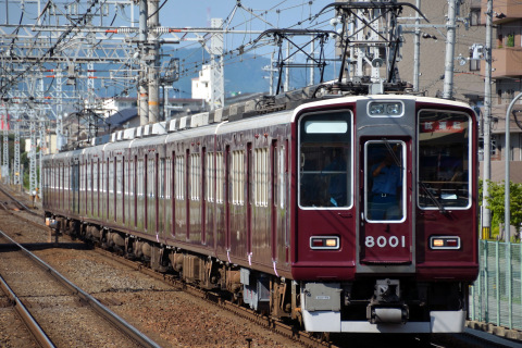 【阪急】8000系8001F 日中試運転を実施を南茨木駅で撮影した写真