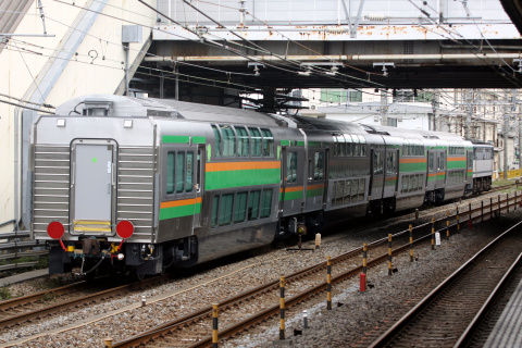 【JR東】E233系3000番代グリーン車4両 甲種輸送を大船駅で撮影した写真