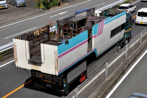【小田急】20000形20001F 中間車2両搬出を八王子市内で撮影した写真