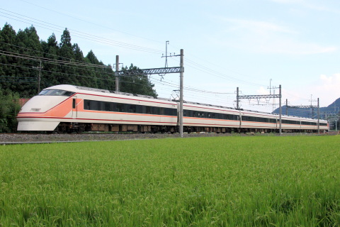 【東武】100系『スペーシア』 オリジナルカラー編成運行終了を板荷～下小代で撮影した写真