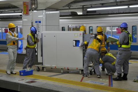【小田急】新宿駅に可動式ホーム柵設置の拡大写真