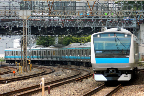 【JR東】E233系1000番代ウラ101編成 東京総合車両センター出場を田町駅で撮影した写真