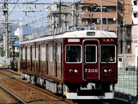 【阪急】7300系7300F 出場試運転を南茨木駅で撮影した写真