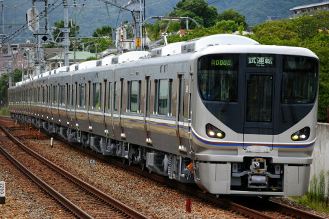 【JR西】225系8両 川崎重工出場をさくら夙川駅で撮影した写真