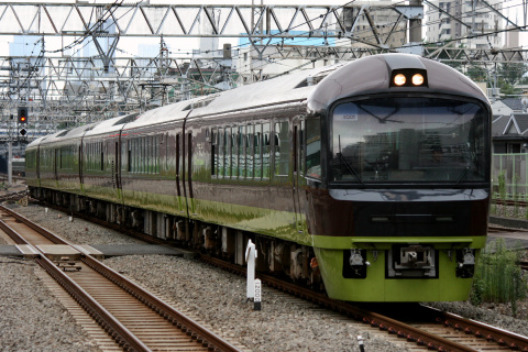 【JR東】特急「みなとリゾート草津」運転を池袋駅で撮影した写真
