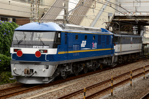 【JR貨】EF210-301 甲種輸送を大船駅で撮影した写真