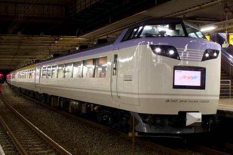 【JR東】快速「いろどり山梨ぶどう狩り号」運転を立川駅で撮影した写真