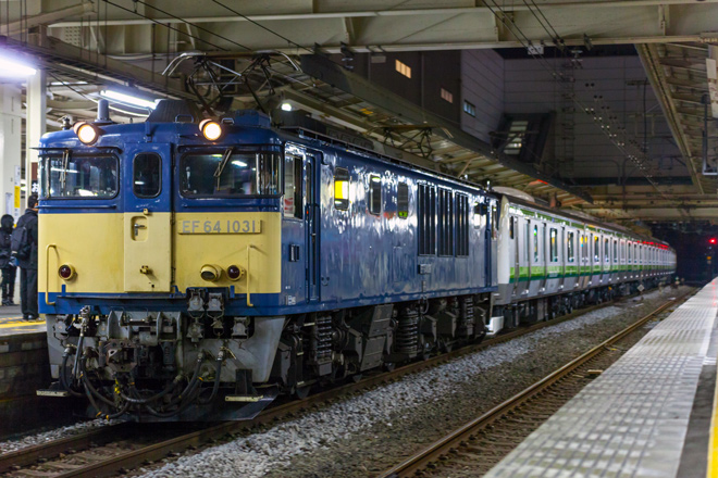 【JR東】E233系6000番代クラH001編成配給輸送を大船駅で撮影した写真
