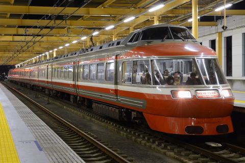 【小田急】「ニューイヤーエクスプレス号」「メトロニューイヤー号」運転を大和駅で撮影した写真
