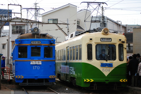 【阪堺】年始の特別ダイヤ実施を住吉鳥居前駅付近で撮影した写真