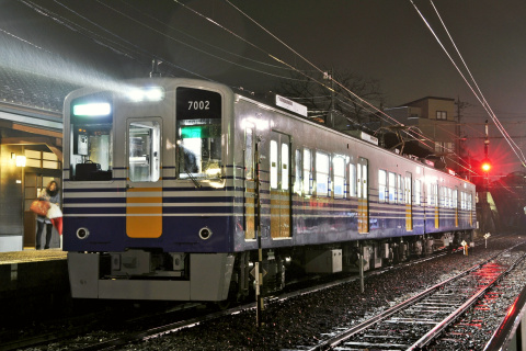 【えちぜん】7000形 営業運転開始を三国港駅で撮影した写真