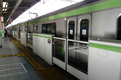 【JR東】山手線池袋駅 ホームドア使用開始を池袋駅で撮影した写真