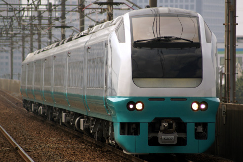 【JR東】E653系使用の快速「舞浜・東京ベイエリア号」運転を市川塩浜駅で撮影した写真