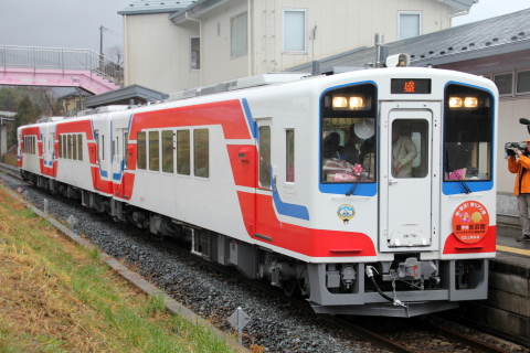 【三鉄】 南リアス線 盛～吉浜間運転再開を吉浜駅で撮影した写真