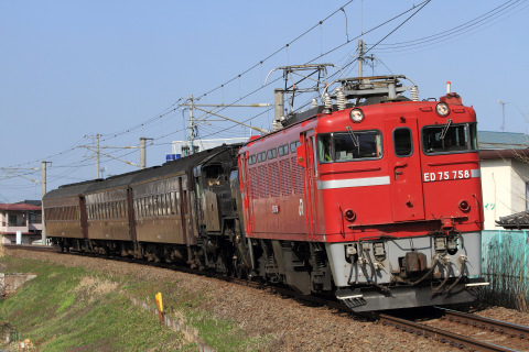 【JR東】C11-325＋旧客3両 所属先へ返却 の拡大写真