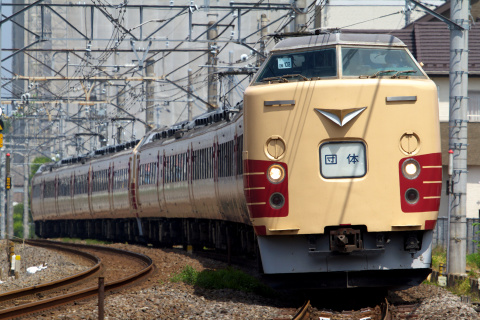 【JR東】183系オオOM102＋OM103編成使用 団体臨時列車運転を鴻巣～北本で撮影した写真