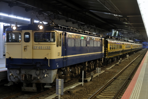 【JR西】『サロンカーなにわ』使用 団体臨時列車運転を大阪駅で撮影した写真