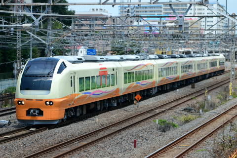 【JR東】E653系1000番代ニイU101編成 新潟車両センターへ回送の拡大写真