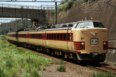 【JR東】485系ニイK1編成使用 団体臨時列車運転を船橋法典駅で撮影した写真