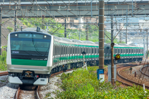 【JR東】E233系7000番代ハエ123編成 総合車両製作所出場を東戸塚駅で撮影した写真