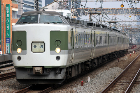 【JR東】189系ナノN103編成使用 特急「あずさ81号」運転を高円寺駅で撮影した写真