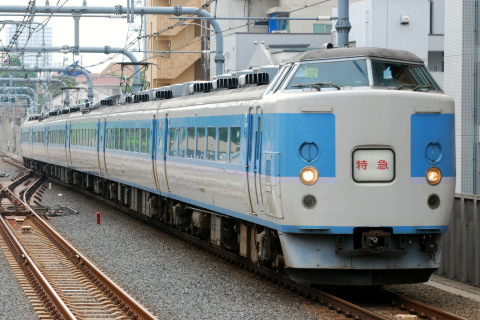 【JR東】183系マリ32編成使用 特急「あずさ75号」運転を国立駅で撮影した写真