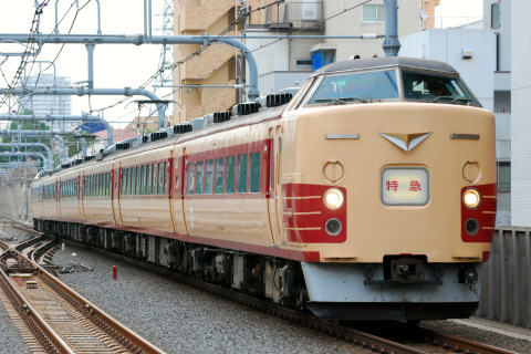 【JR東】183系ナノN104編成使用 特急「あずさ71号」運転を国立駅で撮影した写真