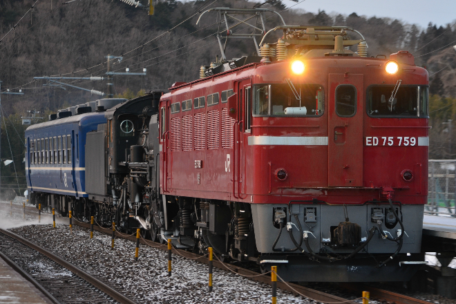 【JR東】C58 239 盛岡へ配給輸送を愛宕駅で撮影した写真