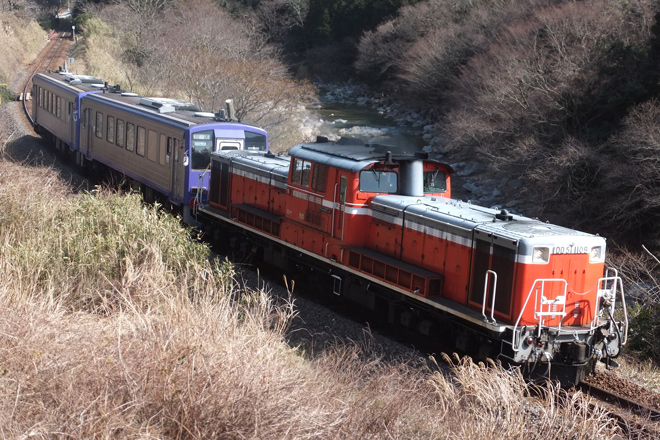 【JR西】キハ120 11/16網干総合車両所入場配給の拡大写真