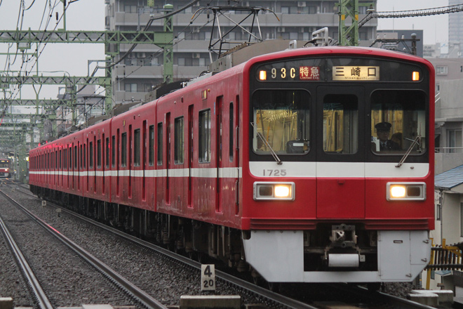 【京急】三浦国際市民マラソン開催に伴う臨時列車運転を仲木戸駅で撮影した写真