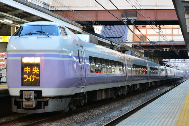 【JR東】朝の「中央ライナー」号増発を八王子駅で撮影した写真