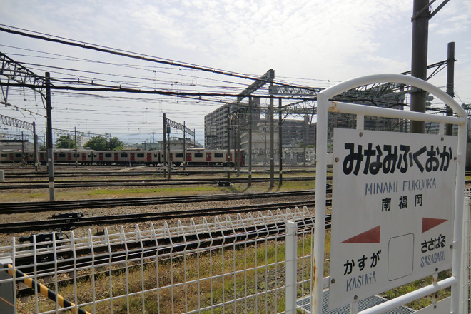 【JR九】303系K03編成 南福岡電車区へ回送を南福岡駅で撮影した写真